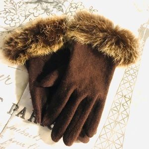 Brown gloves with faux fir trim